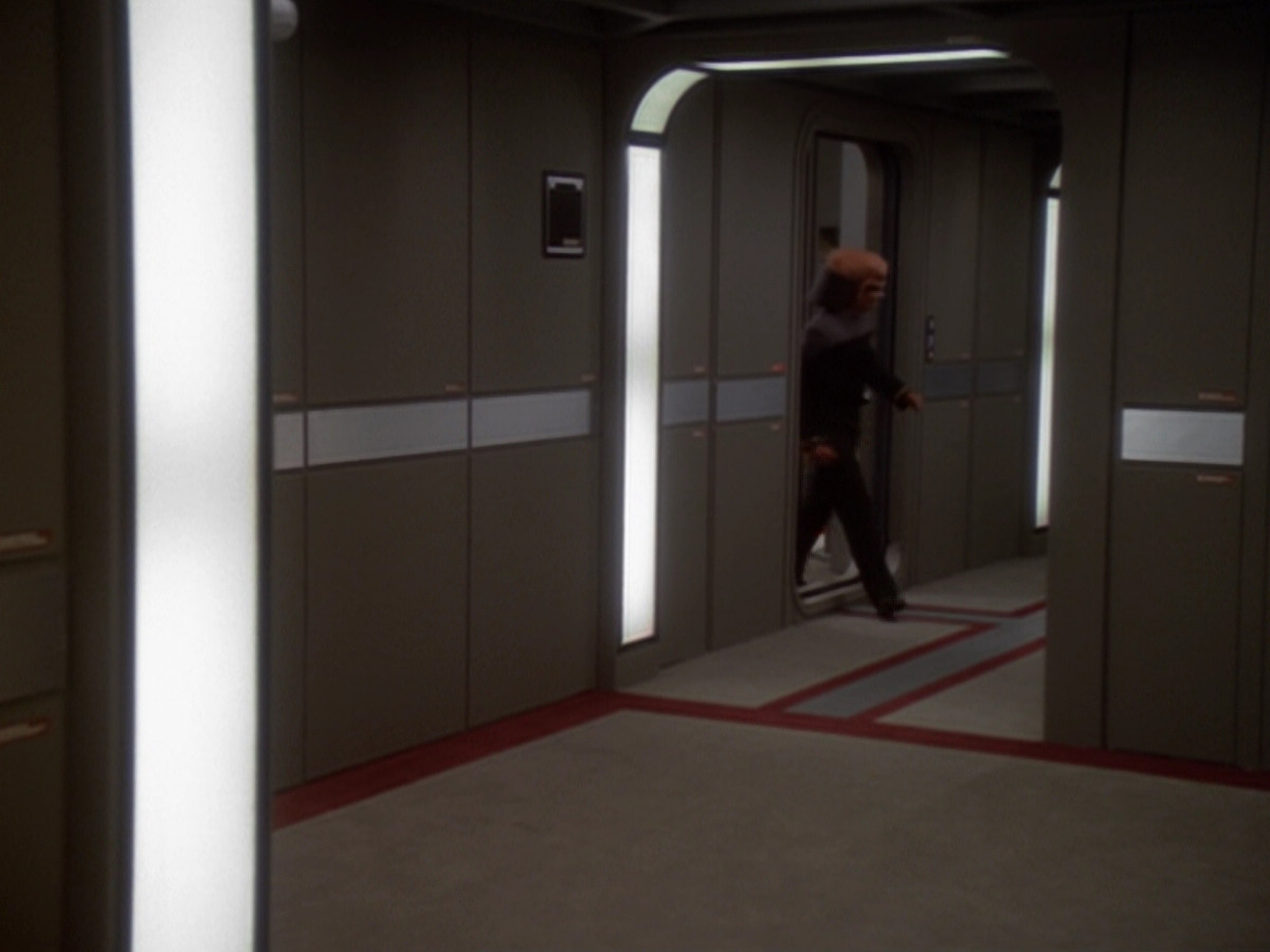 extant_StarTrek_DS9_6x05-FavorTheBold_03038.jpg