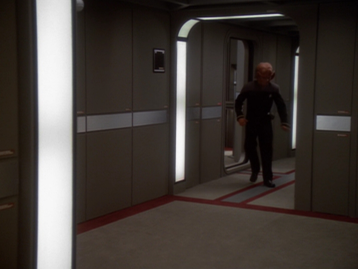 extant_StarTrek_DS9_6x05-FavorTheBold_03039.jpg