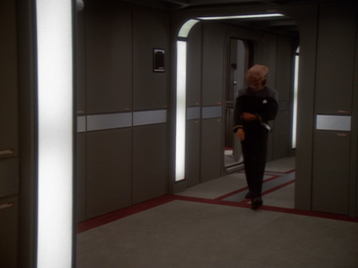 extant_StarTrek_DS9_6x05-FavorTheBold_03040.jpg