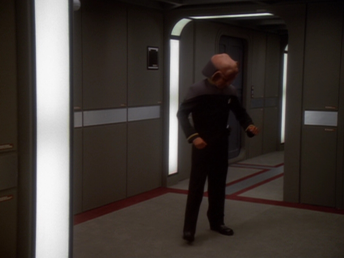 extant_StarTrek_DS9_6x05-FavorTheBold_03042.jpg
