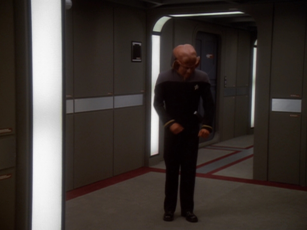 extant_StarTrek_DS9_6x05-FavorTheBold_03043.jpg