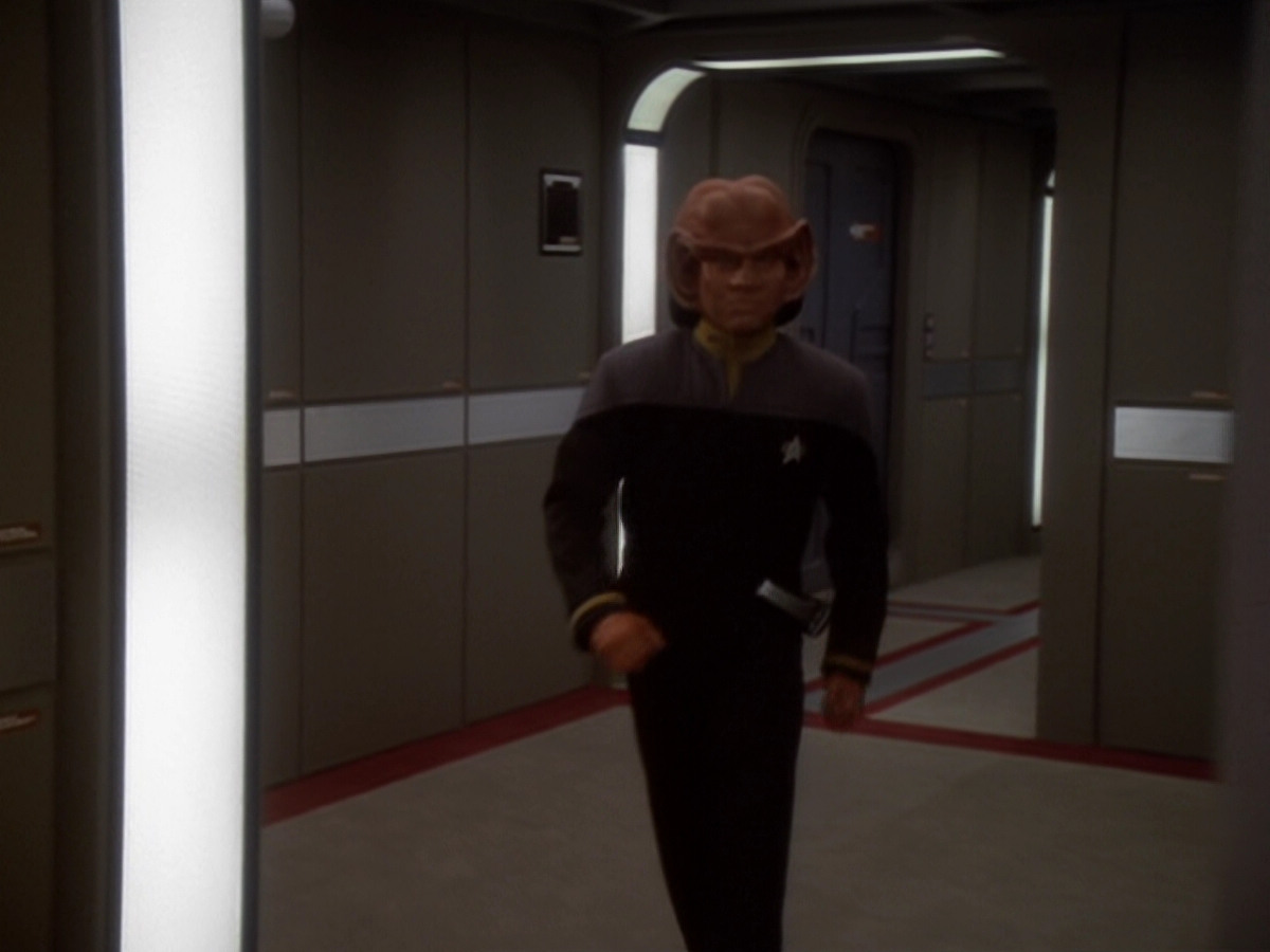 extant_StarTrek_DS9_6x05-FavorTheBold_03045.jpg