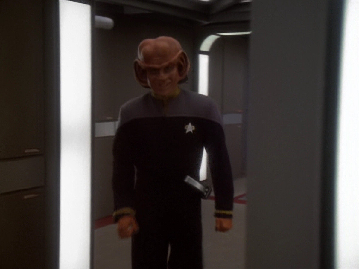 extant_StarTrek_DS9_6x05-FavorTheBold_03046.jpg