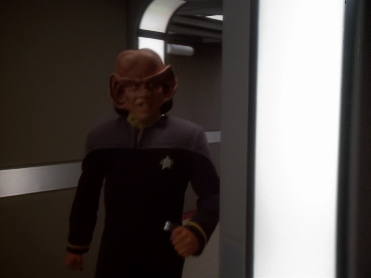 extant_StarTrek_DS9_6x05-FavorTheBold_03047.jpg