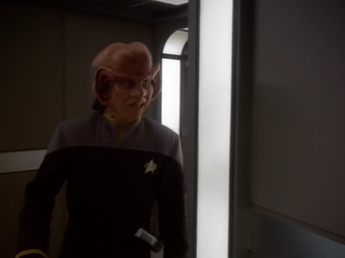 extant_StarTrek_DS9_6x05-FavorTheBold_03048.jpg