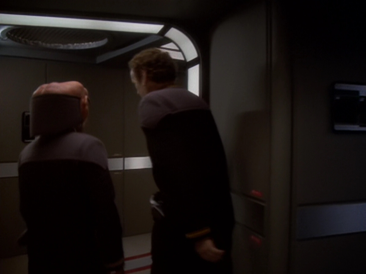 extant_StarTrek_DS9_6x05-FavorTheBold_03058.jpg