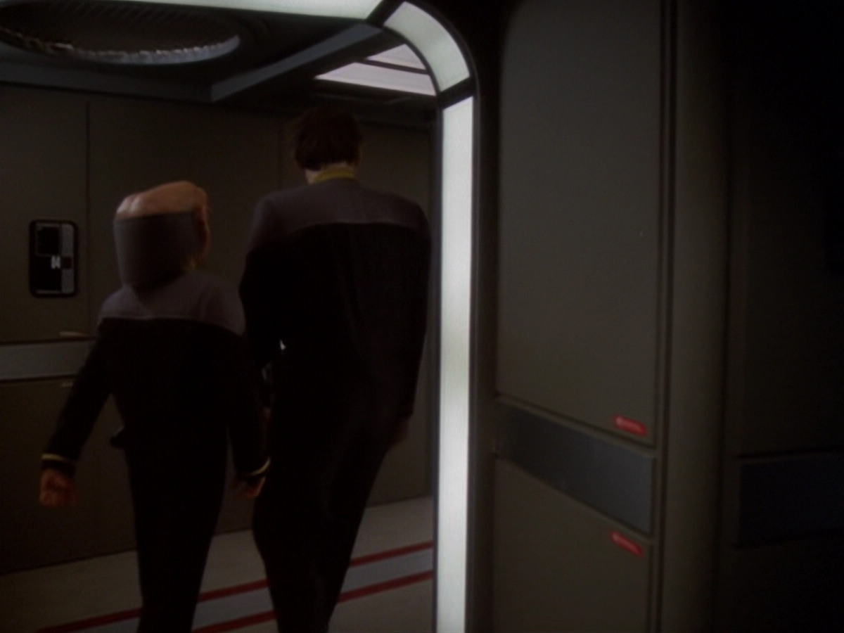 extant_StarTrek_DS9_6x05-FavorTheBold_03059.jpg
