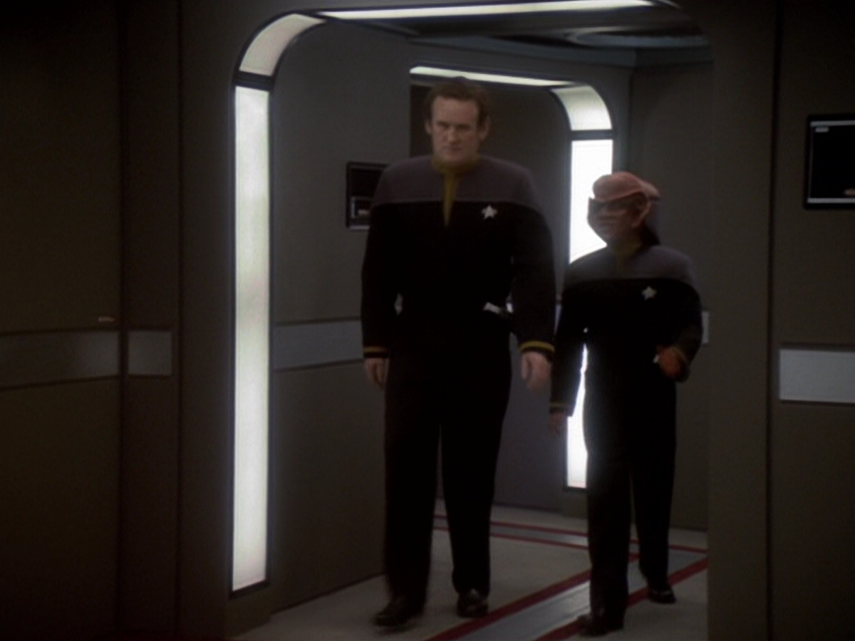 extant_StarTrek_DS9_6x05-FavorTheBold_03061.jpg