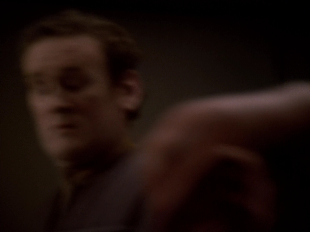 extant_StarTrek_DS9_6x05-FavorTheBold_03068.jpg
