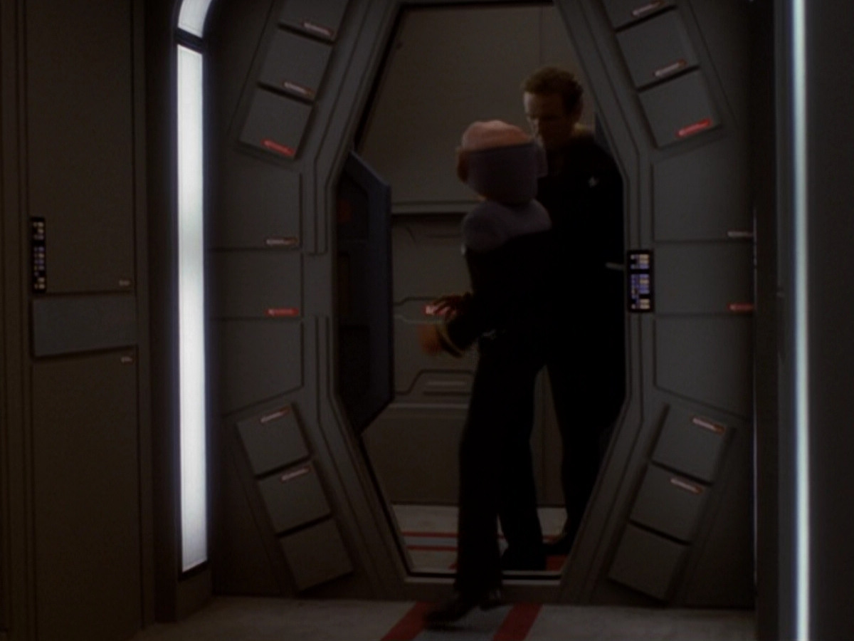 extant_StarTrek_DS9_6x05-FavorTheBold_03070.jpg