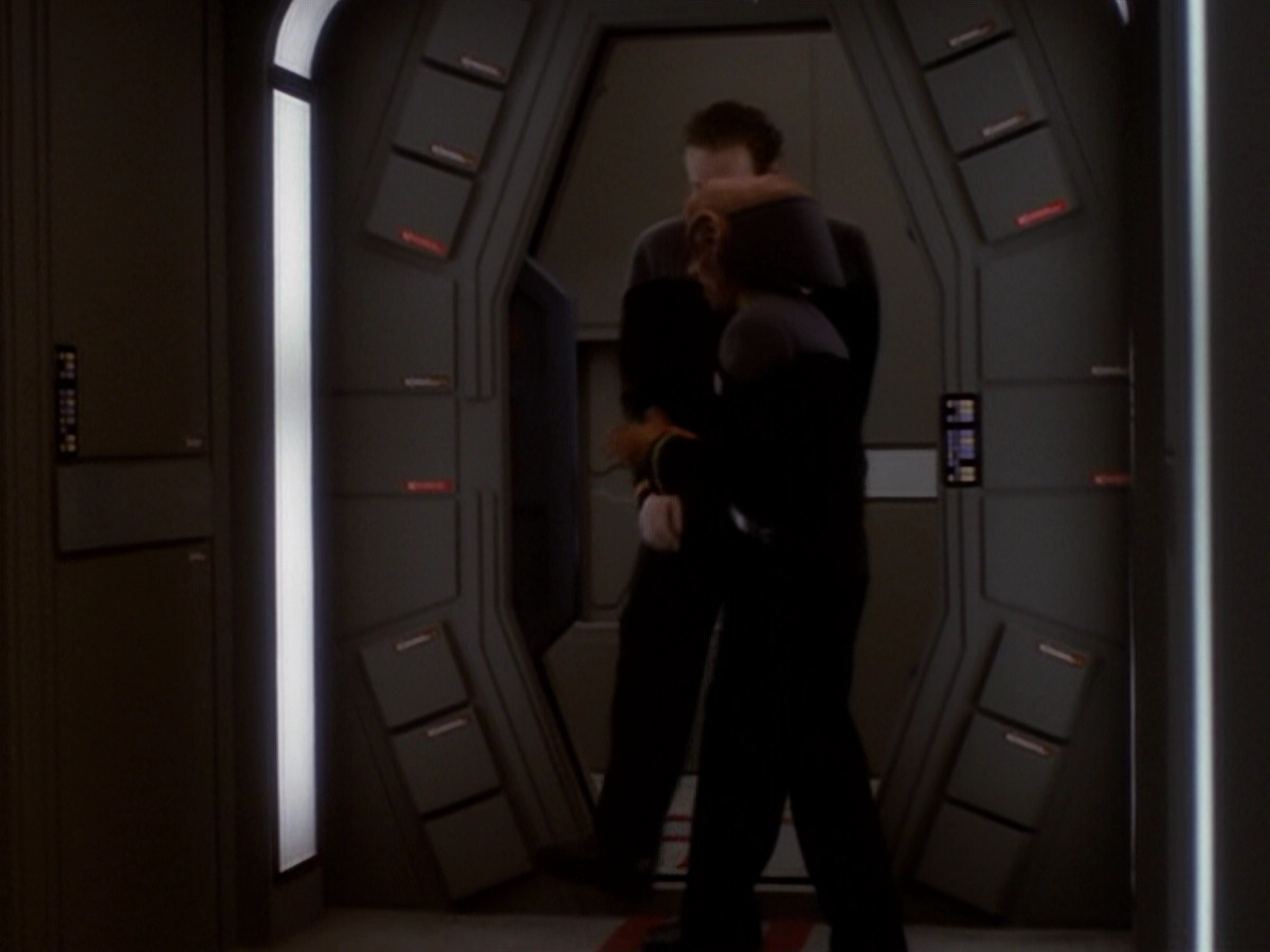 extant_StarTrek_DS9_6x05-FavorTheBold_03071.jpg