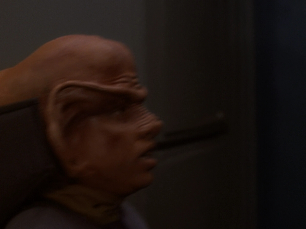 extant_StarTrek_DS9_6x05-FavorTheBold_03083.jpg