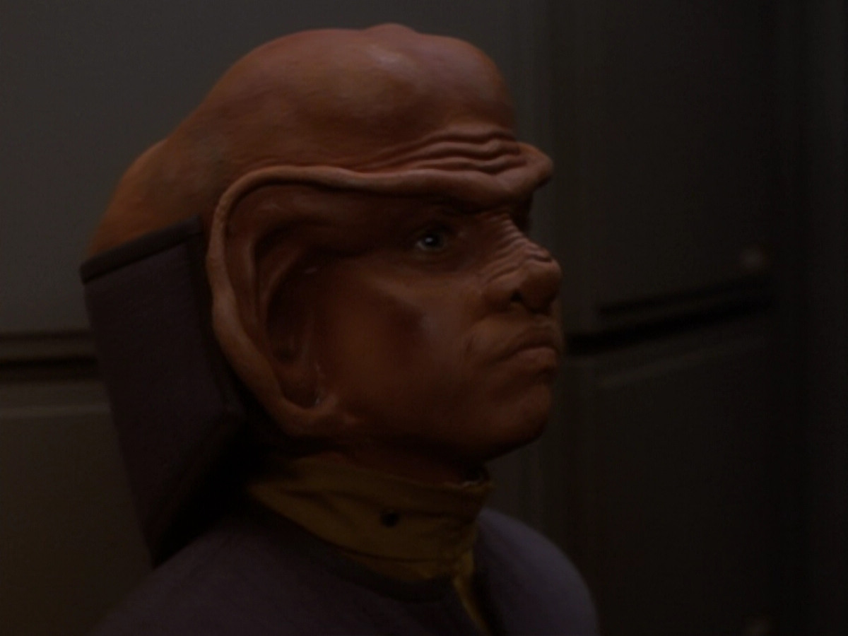 extant_StarTrek_DS9_6x05-FavorTheBold_03085.jpg
