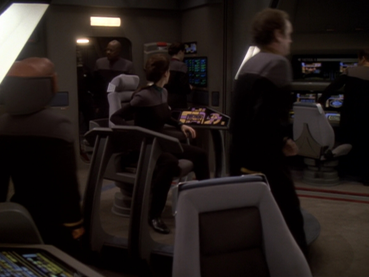 extant_StarTrek_DS9_6x05-FavorTheBold_03103.jpg