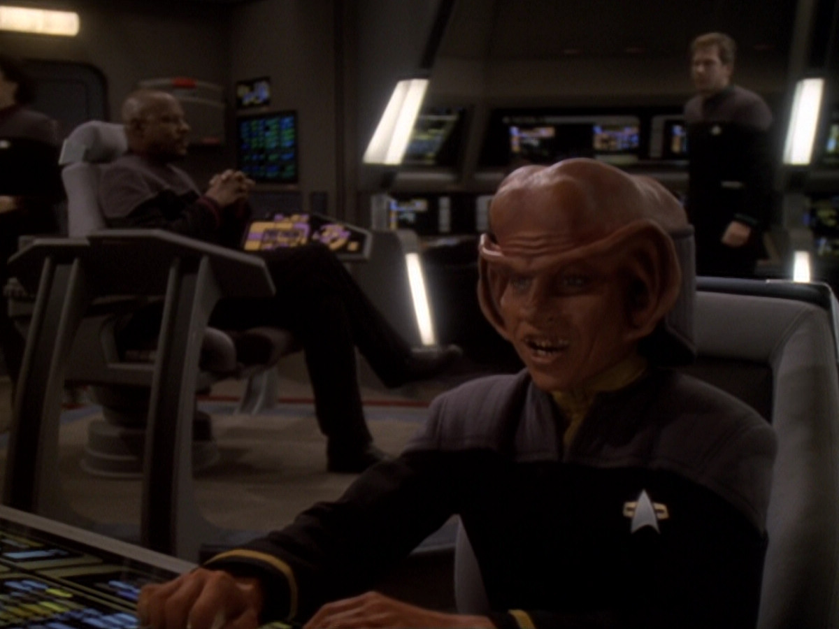 extant_StarTrek_DS9_6x05-FavorTheBold_03128.jpg