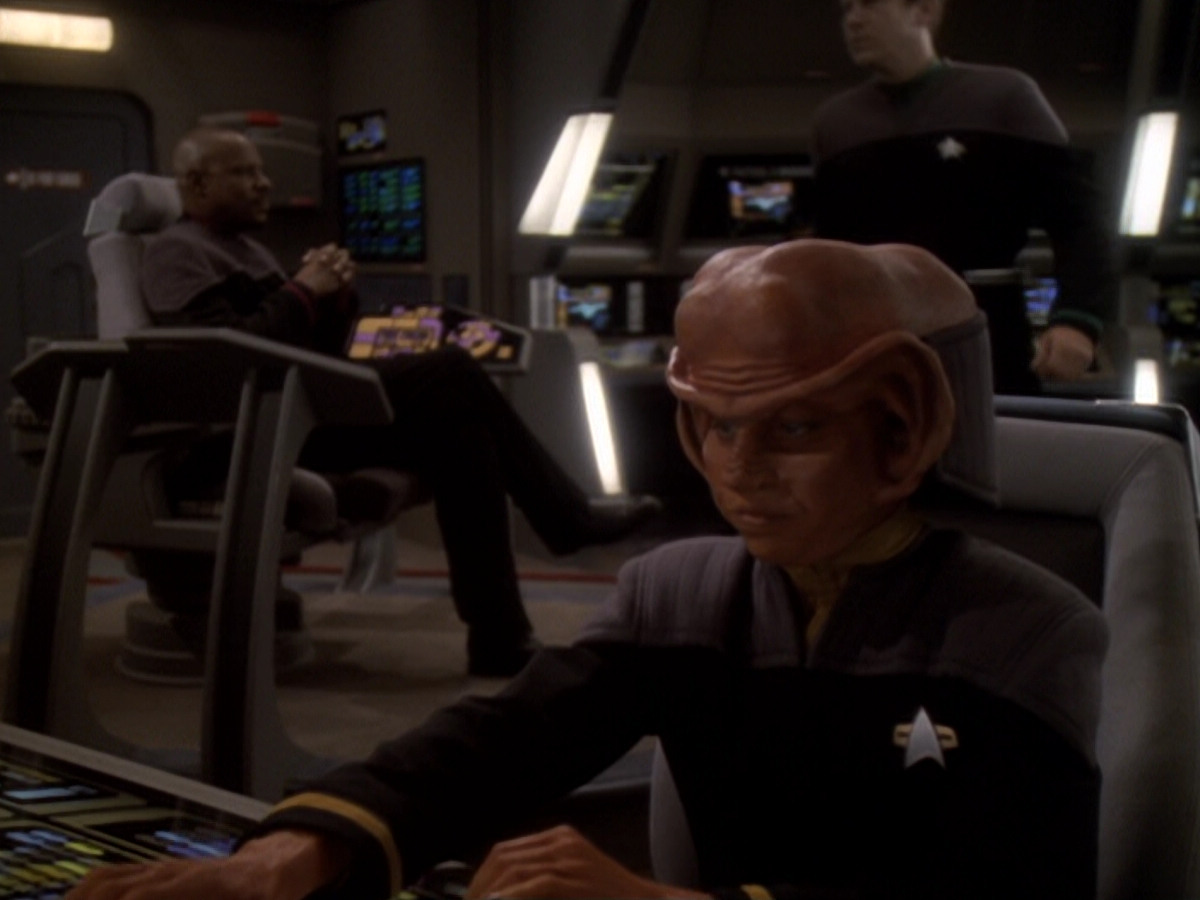extant_StarTrek_DS9_6x05-FavorTheBold_03130.jpg
