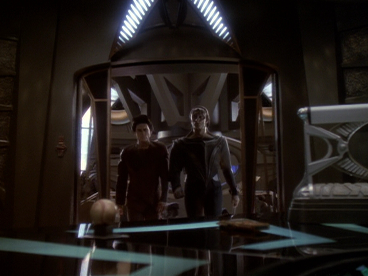 extant_StarTrek_DS9_6x05-FavorTheBold_03150.jpg