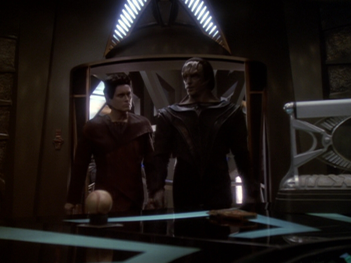 extant_StarTrek_DS9_6x05-FavorTheBold_03152.jpg