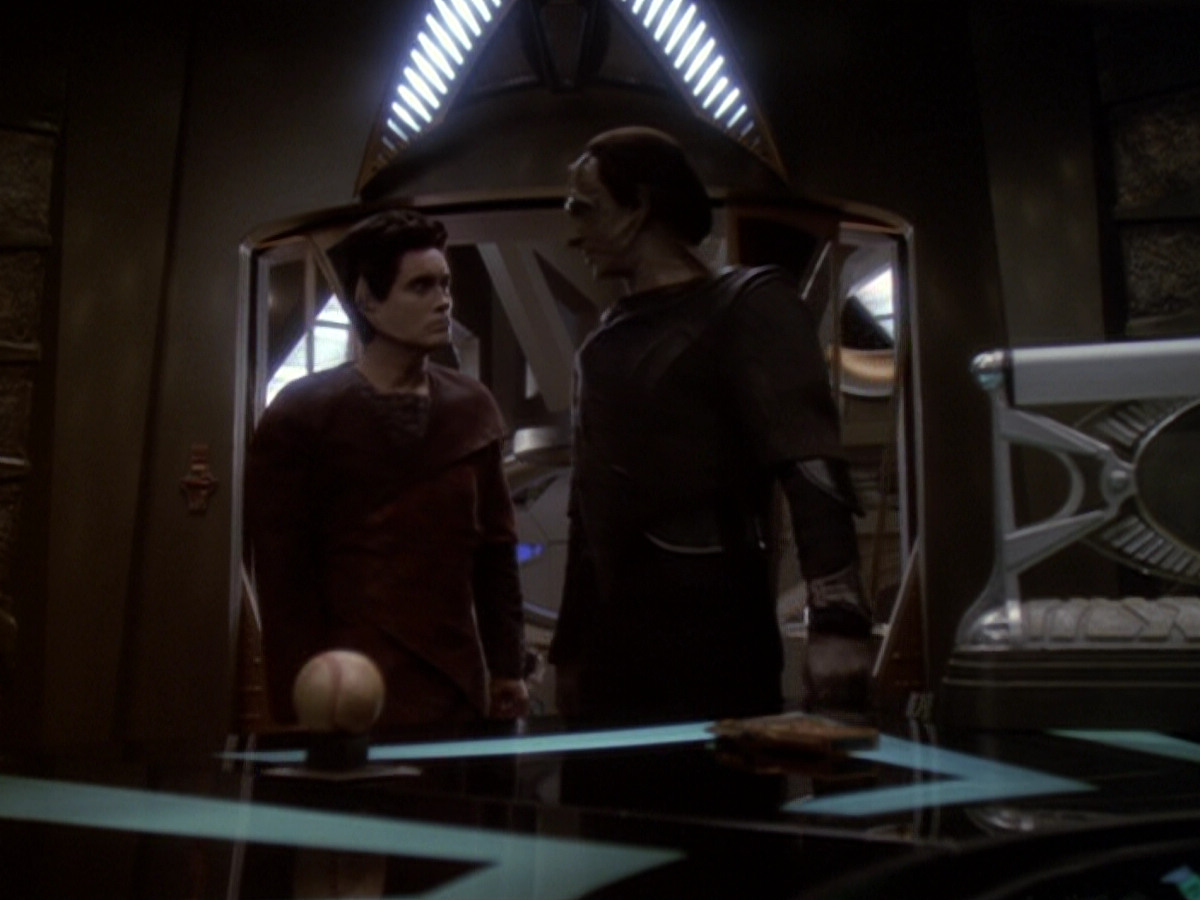 extant_StarTrek_DS9_6x05-FavorTheBold_03153.jpg