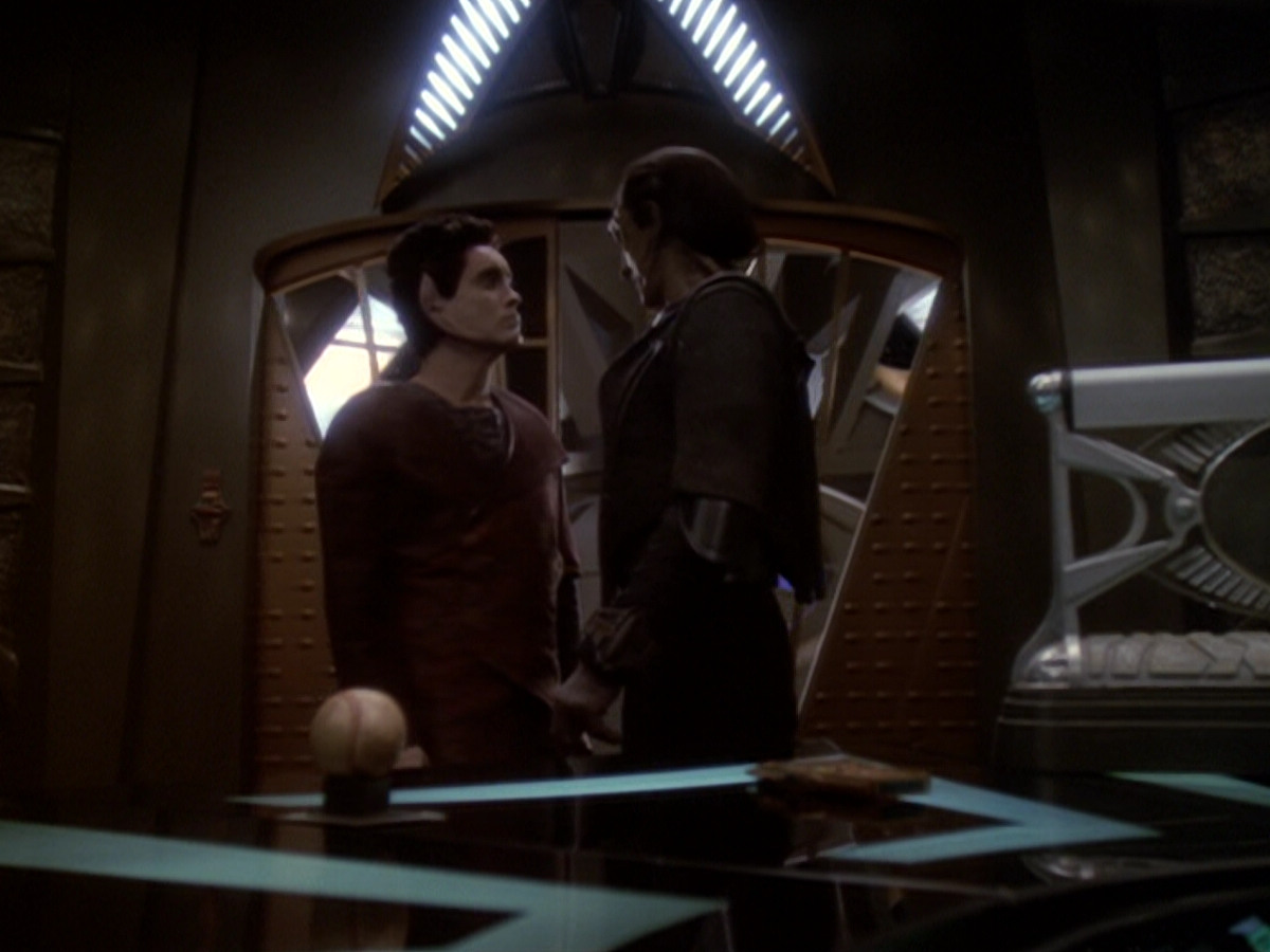 extant_StarTrek_DS9_6x05-FavorTheBold_03154.jpg