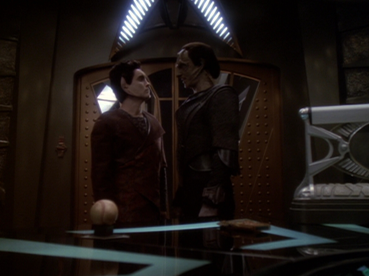 extant_StarTrek_DS9_6x05-FavorTheBold_03159.jpg