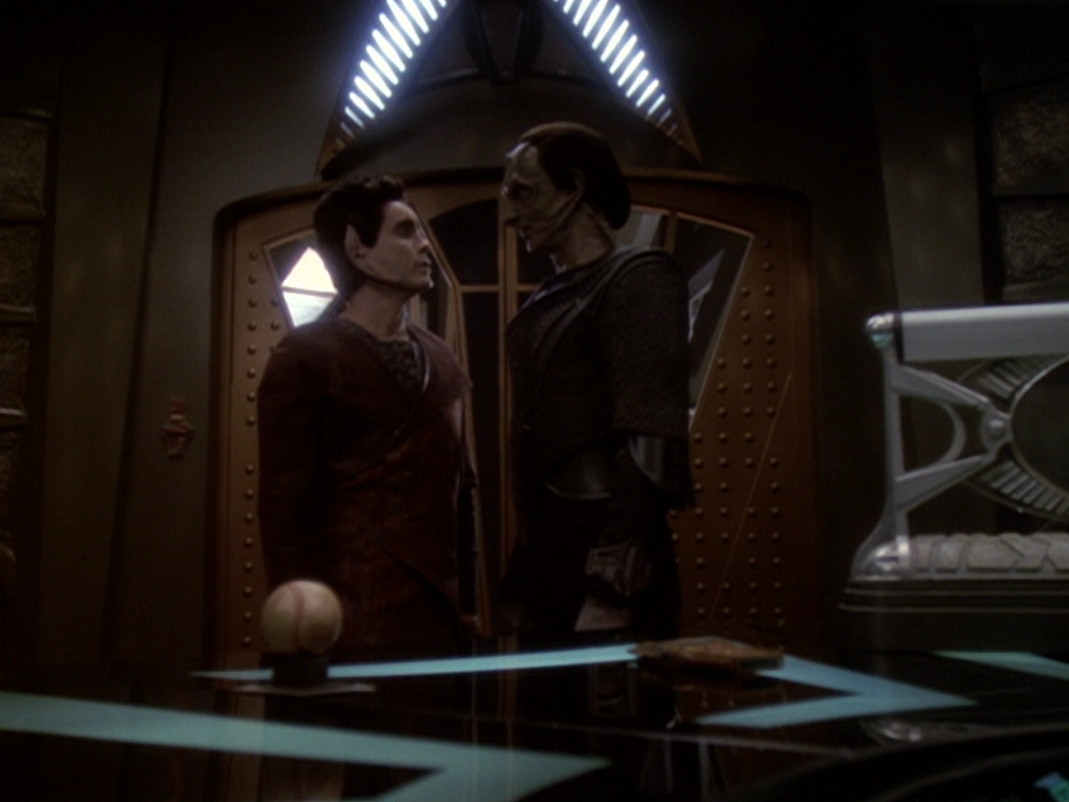 extant_StarTrek_DS9_6x05-FavorTheBold_03161.jpg