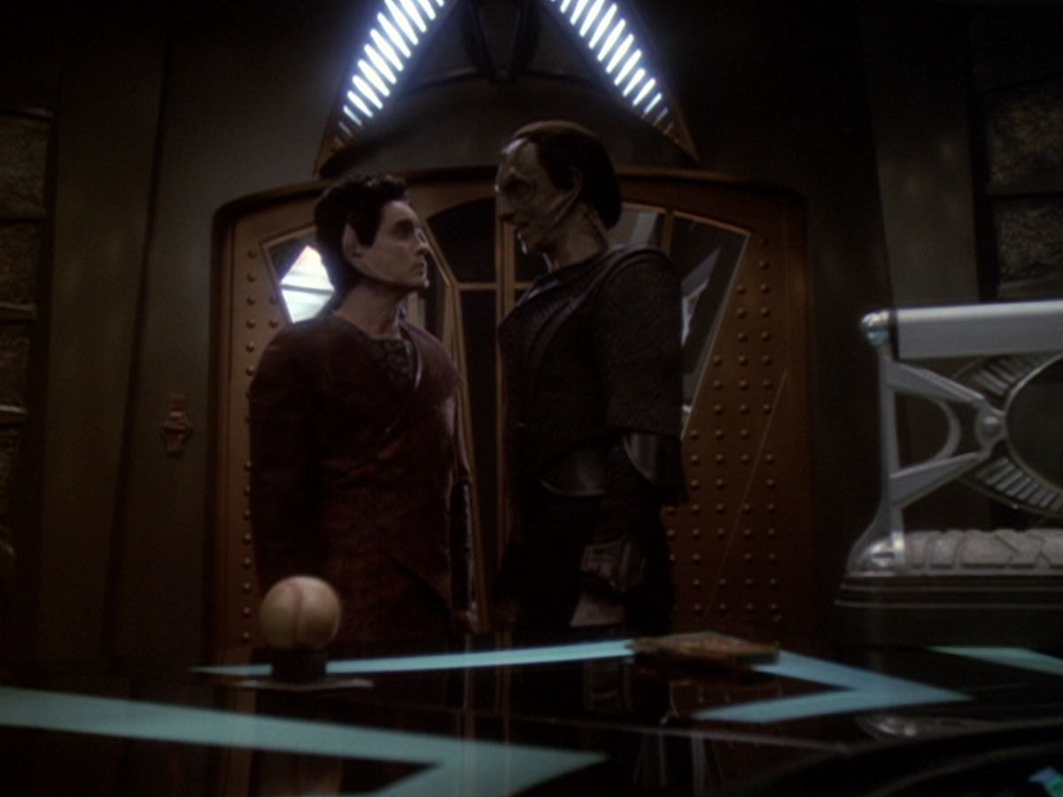 extant_StarTrek_DS9_6x05-FavorTheBold_03164.jpg