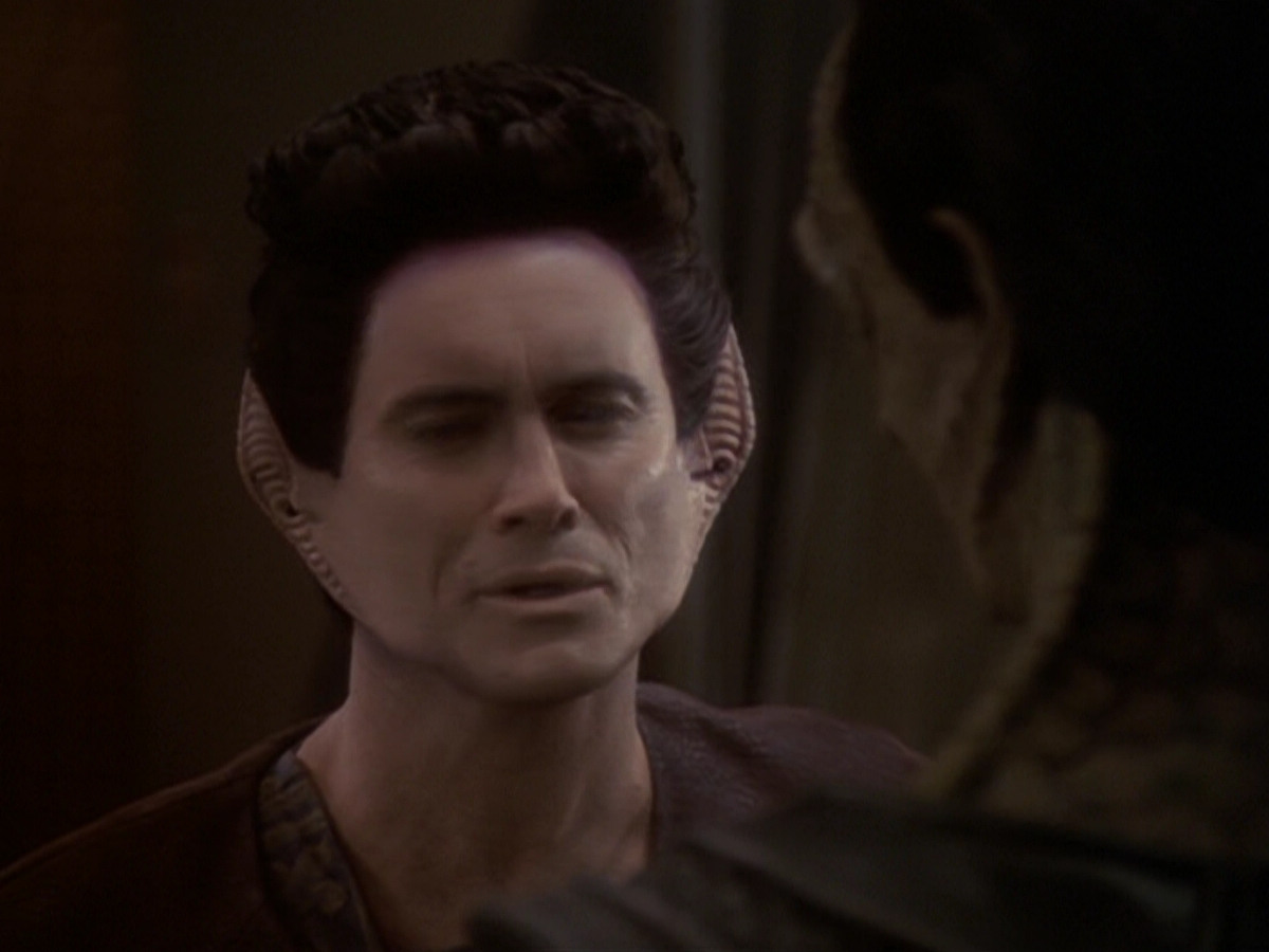 extant_StarTrek_DS9_6x05-FavorTheBold_03167.jpg