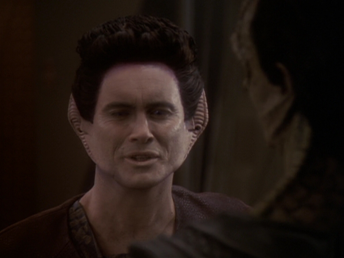 extant_StarTrek_DS9_6x05-FavorTheBold_03172.jpg