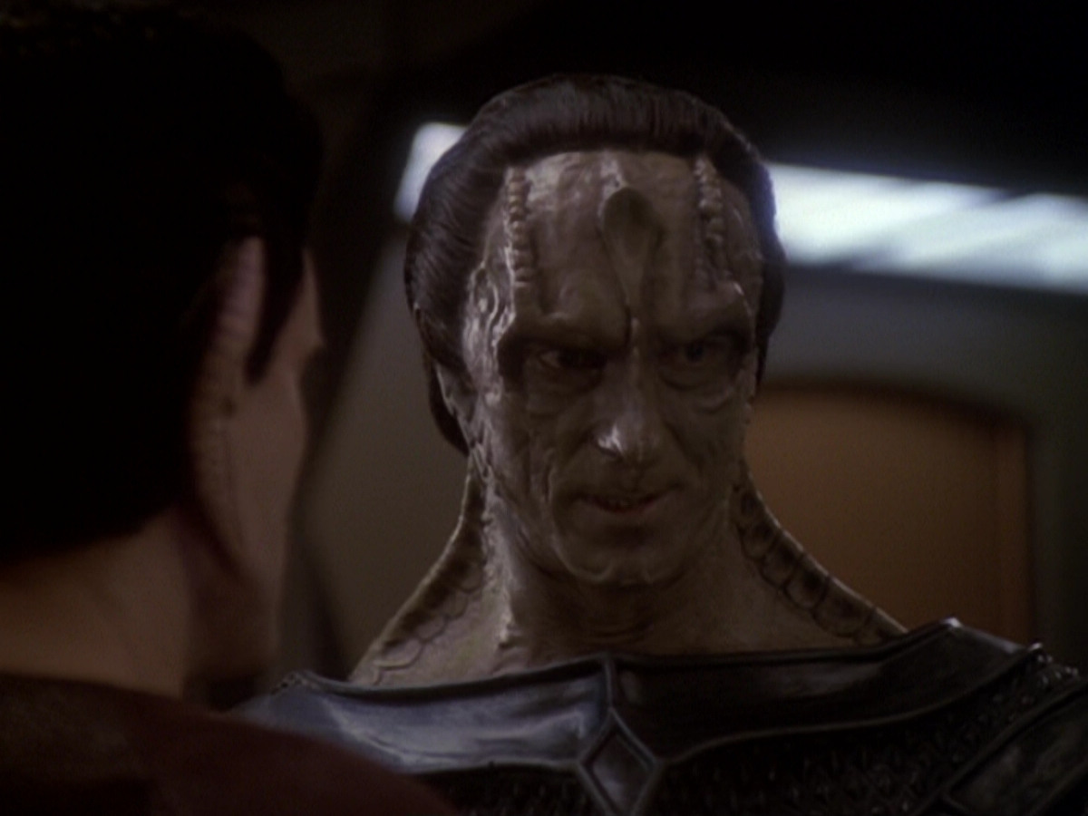 extant_StarTrek_DS9_6x05-FavorTheBold_03179.jpg