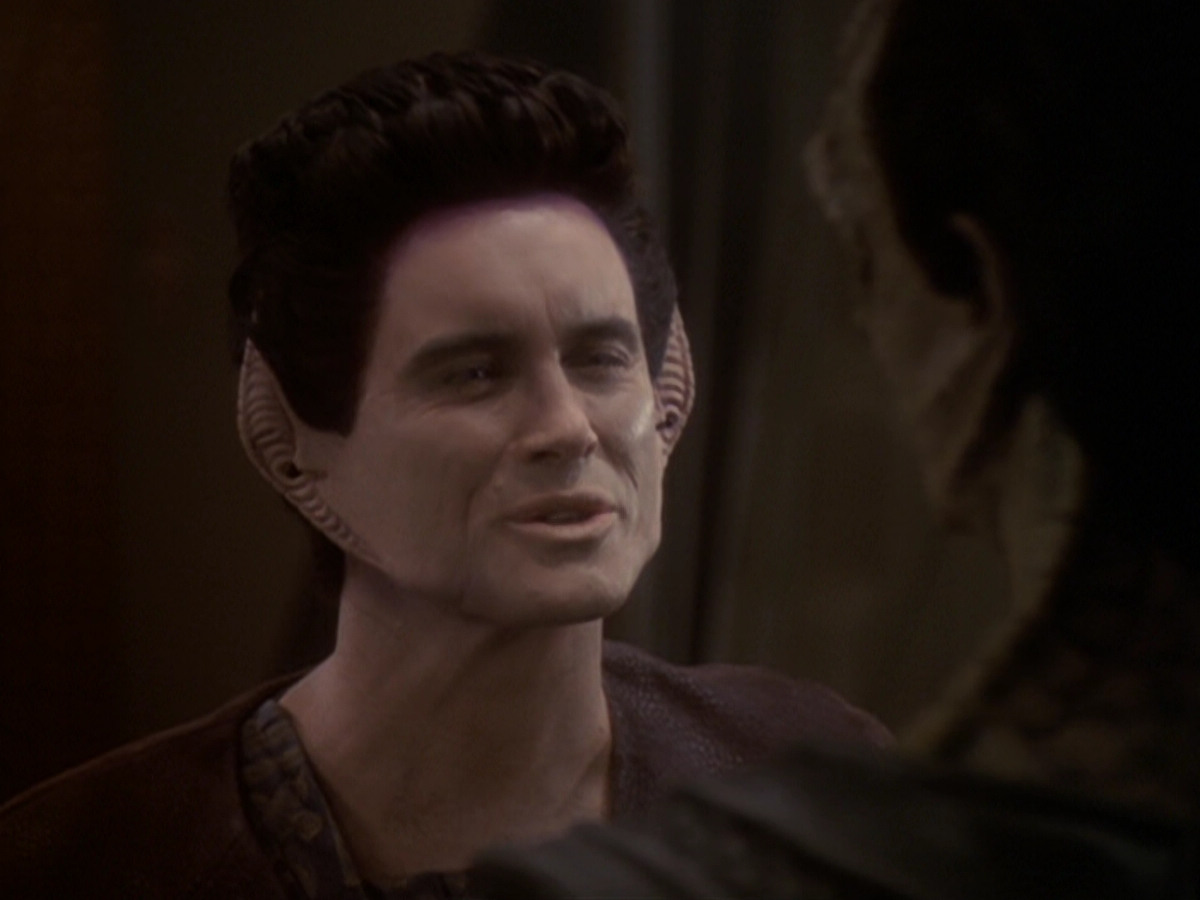 extant_StarTrek_DS9_6x05-FavorTheBold_03185.jpg