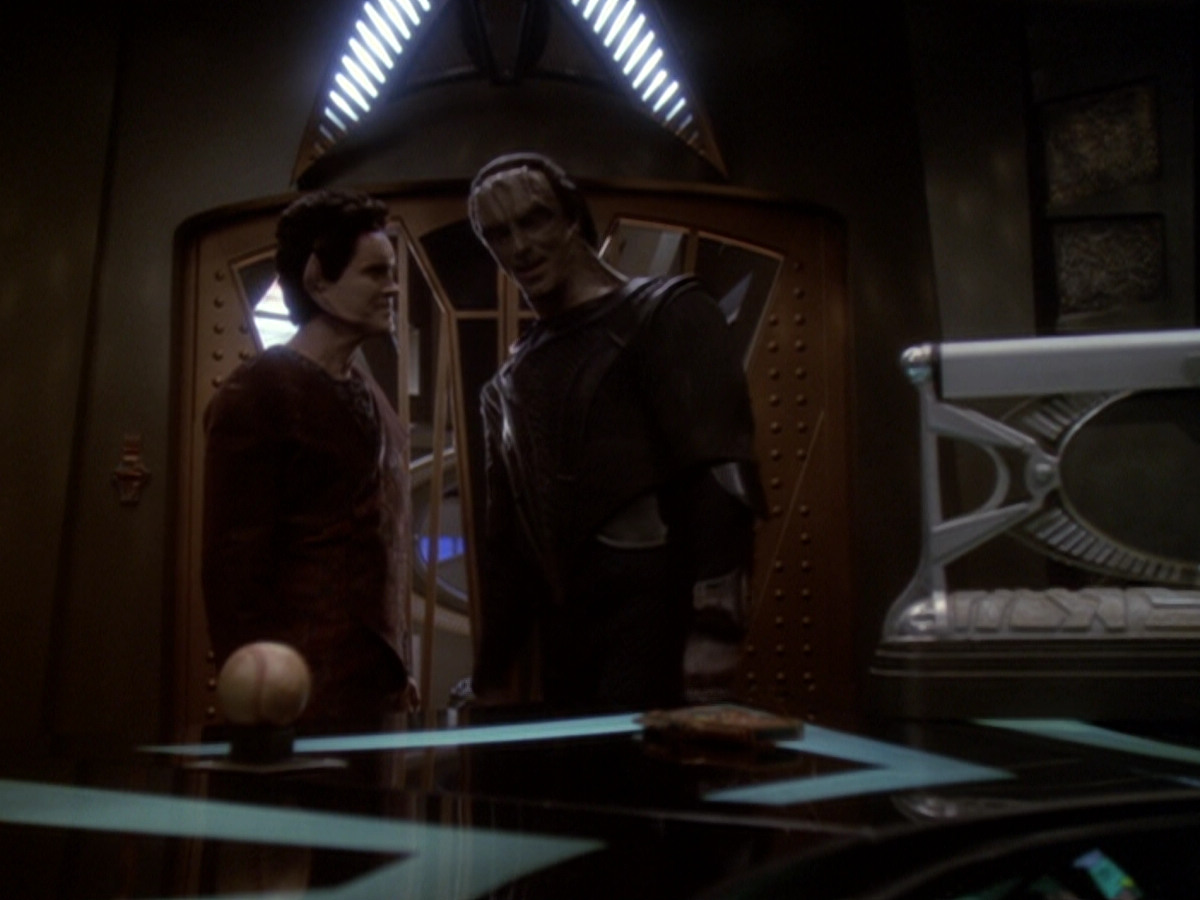 extant_StarTrek_DS9_6x05-FavorTheBold_03187.jpg