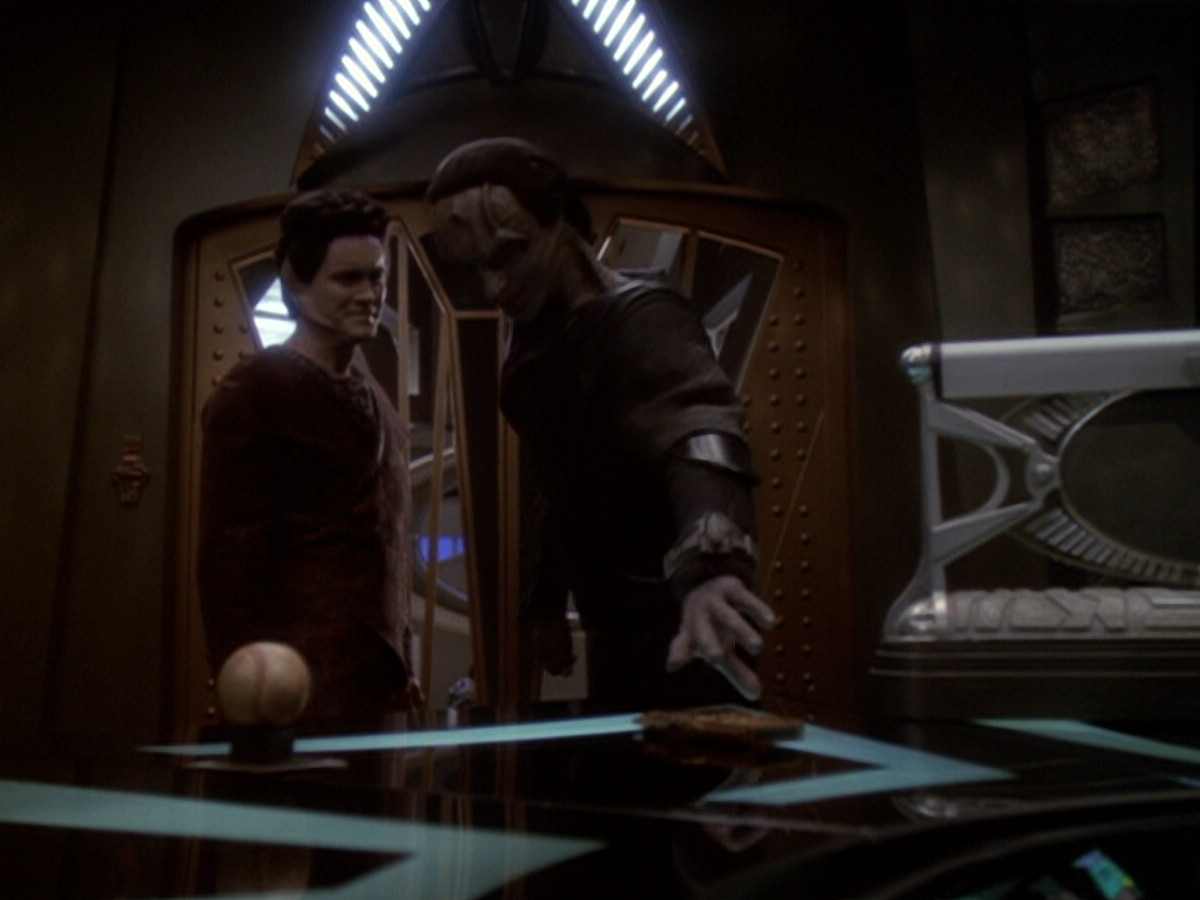 extant_StarTrek_DS9_6x05-FavorTheBold_03188.jpg