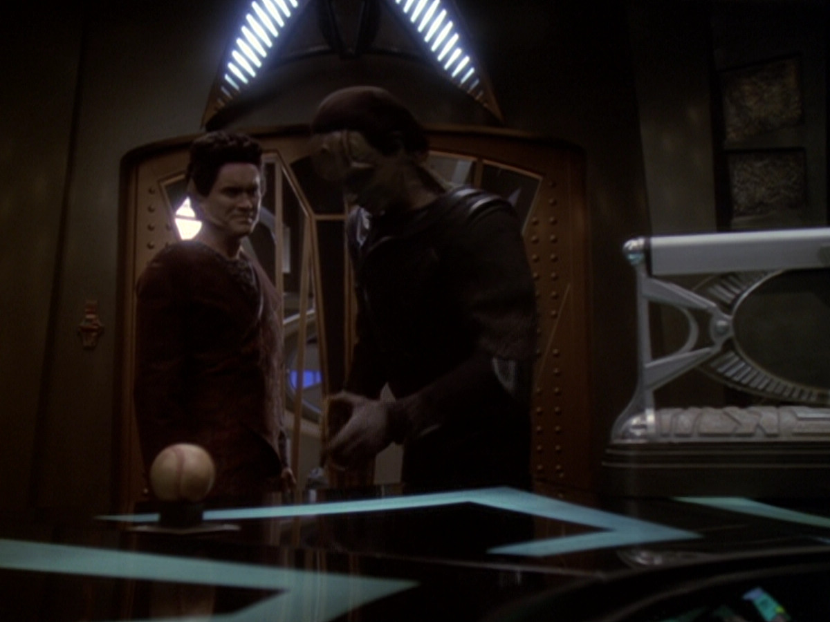 extant_StarTrek_DS9_6x05-FavorTheBold_03189.jpg