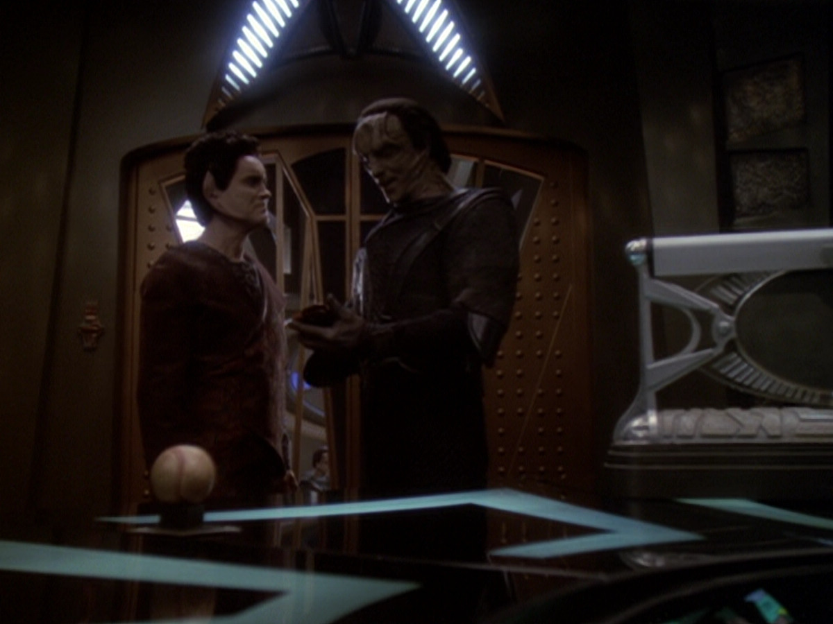 extant_StarTrek_DS9_6x05-FavorTheBold_03191.jpg