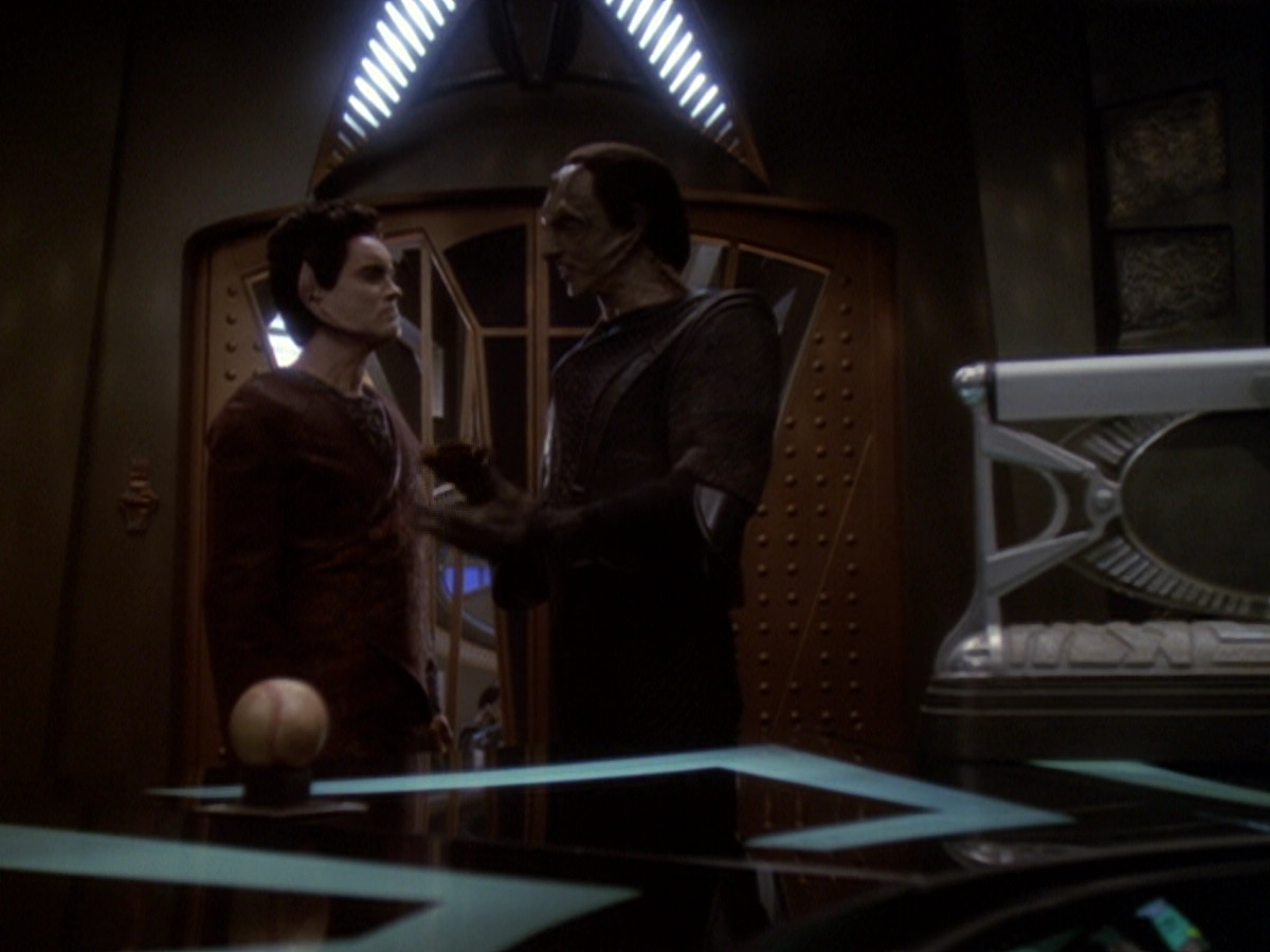 extant_StarTrek_DS9_6x05-FavorTheBold_03197.jpg