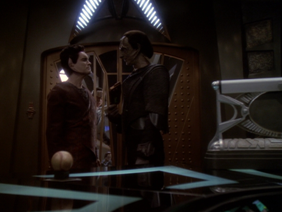 extant_StarTrek_DS9_6x05-FavorTheBold_03199.jpg