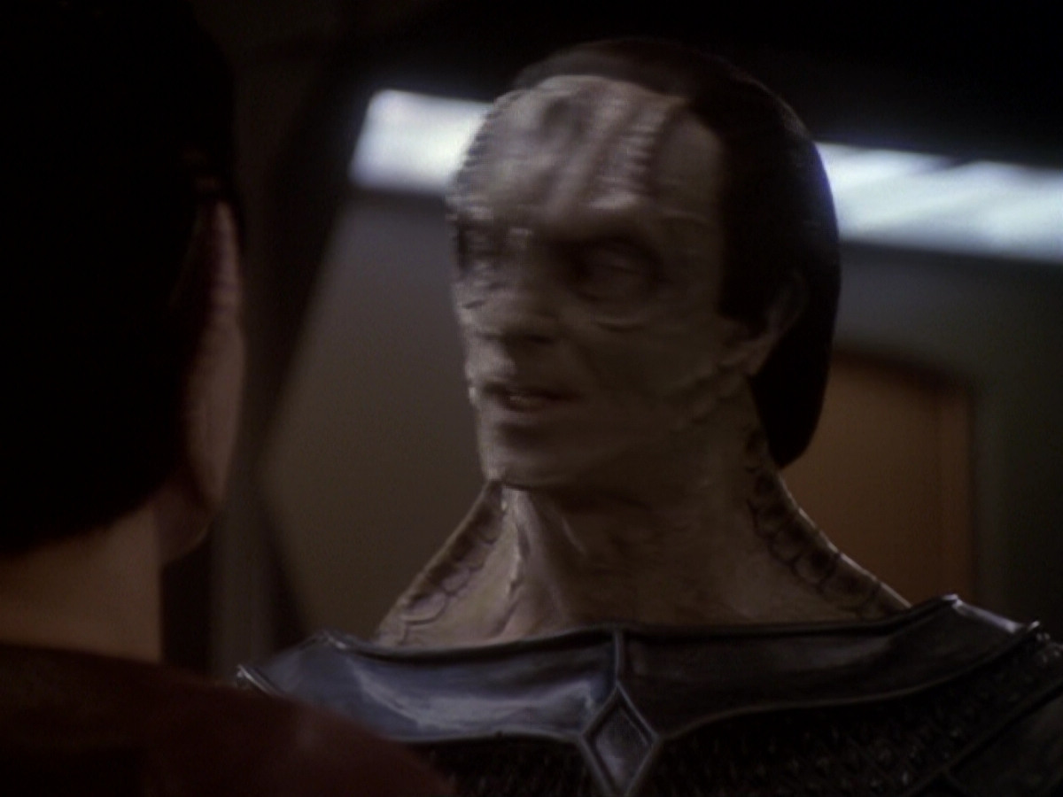 extant_StarTrek_DS9_6x05-FavorTheBold_03200.jpg