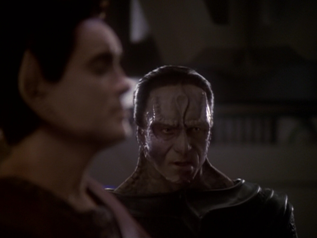 extant_StarTrek_DS9_6x05-FavorTheBold_03203.jpg
