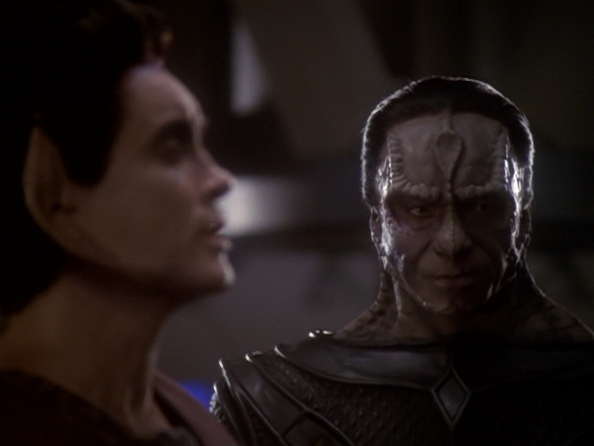 extant_StarTrek_DS9_6x05-FavorTheBold_03205.jpg