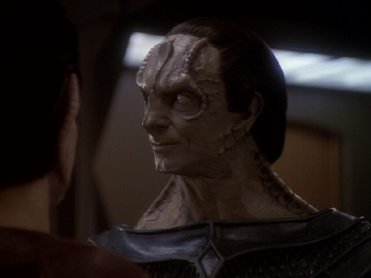 extant_StarTrek_DS9_6x05-FavorTheBold_03207.jpg