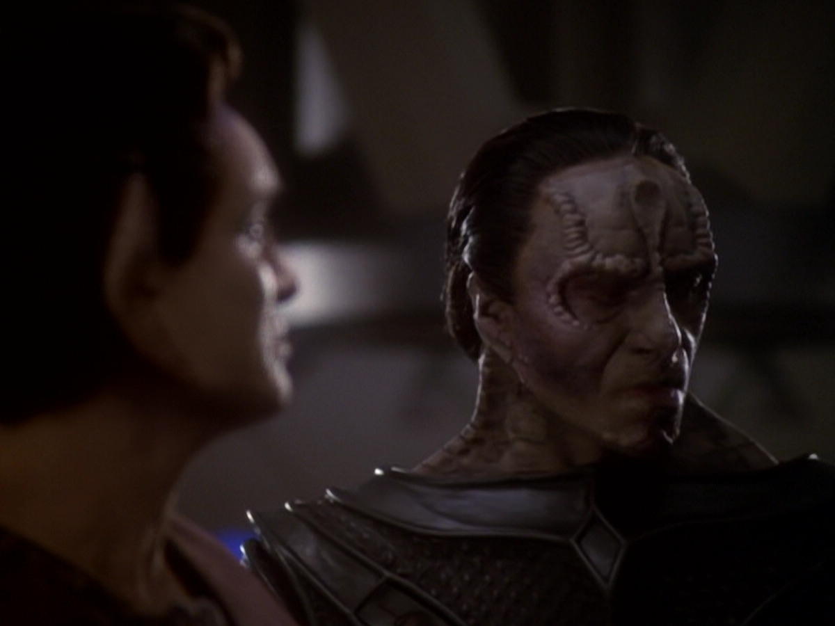 extant_StarTrek_DS9_6x05-FavorTheBold_03208.jpg