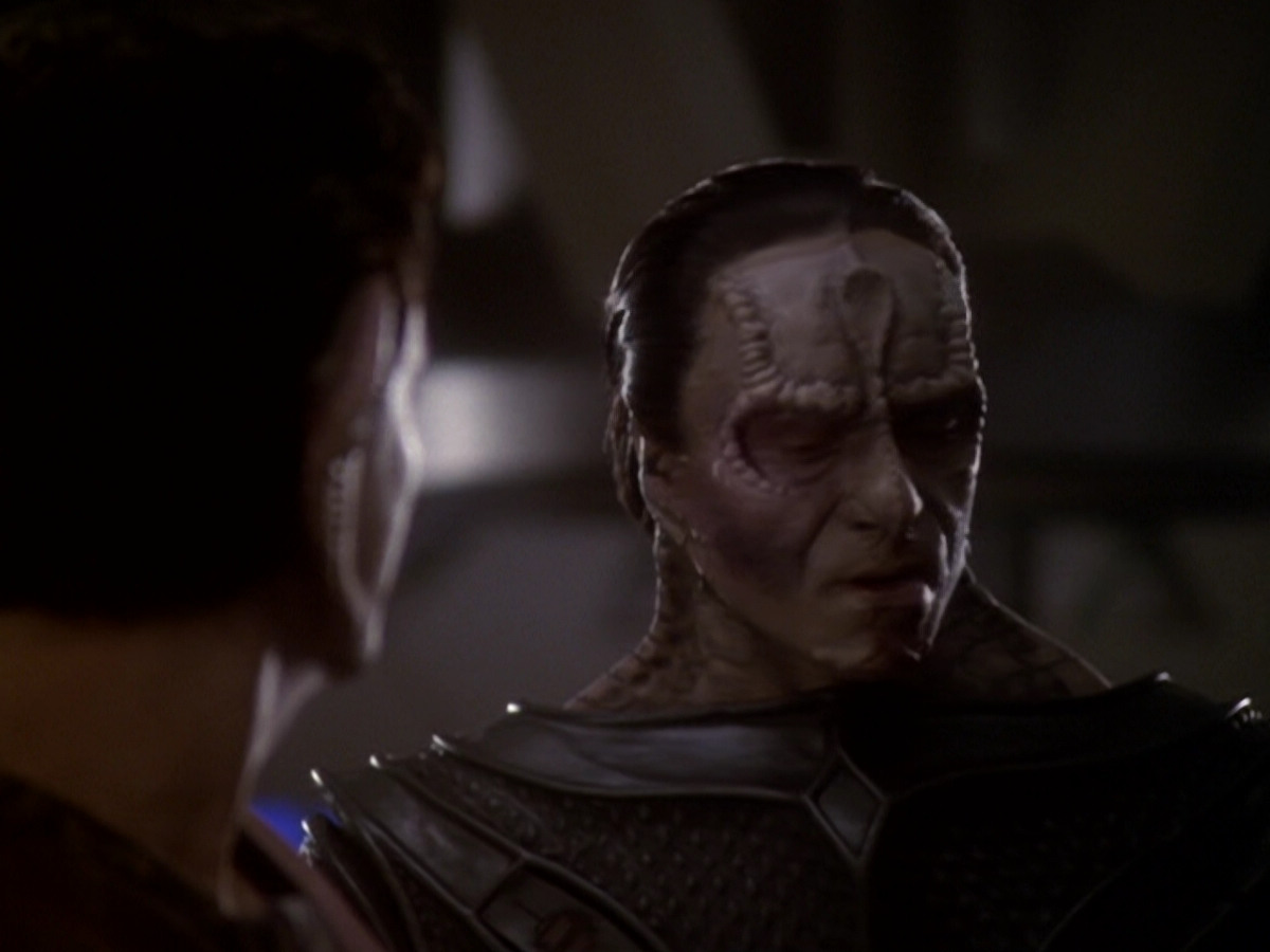 extant_StarTrek_DS9_6x05-FavorTheBold_03209.jpg