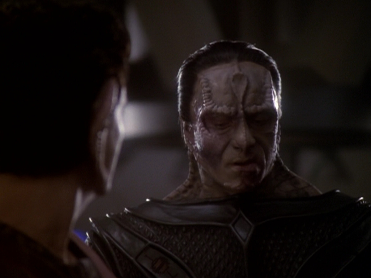 extant_StarTrek_DS9_6x05-FavorTheBold_03210.jpg