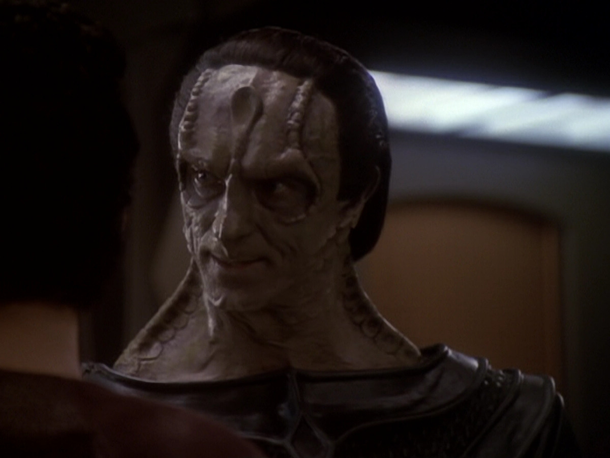 extant_StarTrek_DS9_6x05-FavorTheBold_03213.jpg
