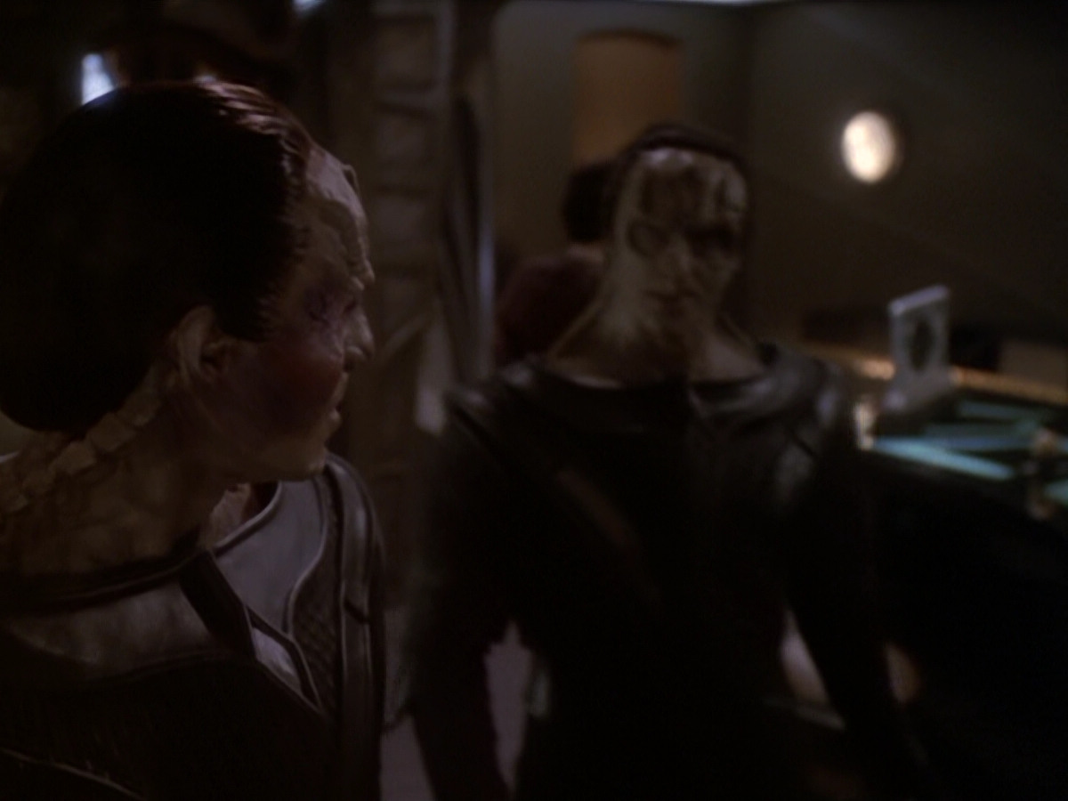 extant_StarTrek_DS9_6x05-FavorTheBold_03221.jpg
