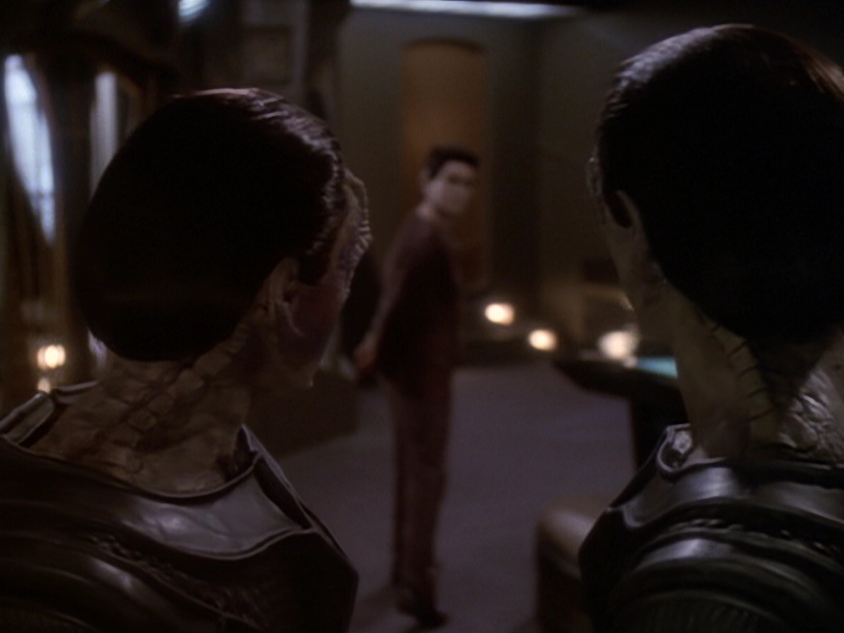 extant_StarTrek_DS9_6x05-FavorTheBold_03224.jpg