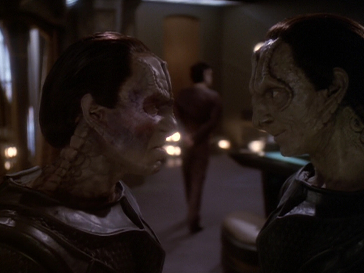 extant_StarTrek_DS9_6x05-FavorTheBold_03227.jpg
