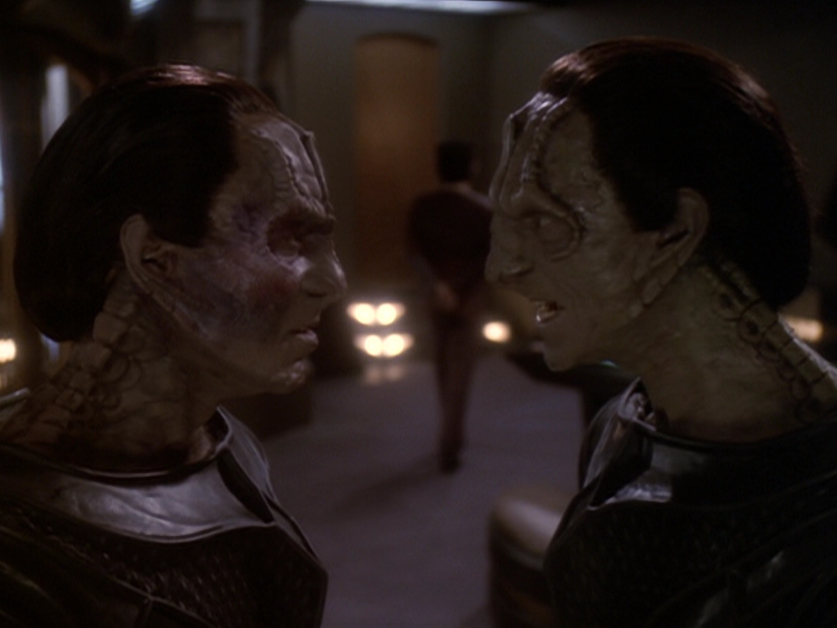 extant_StarTrek_DS9_6x05-FavorTheBold_03230.jpg