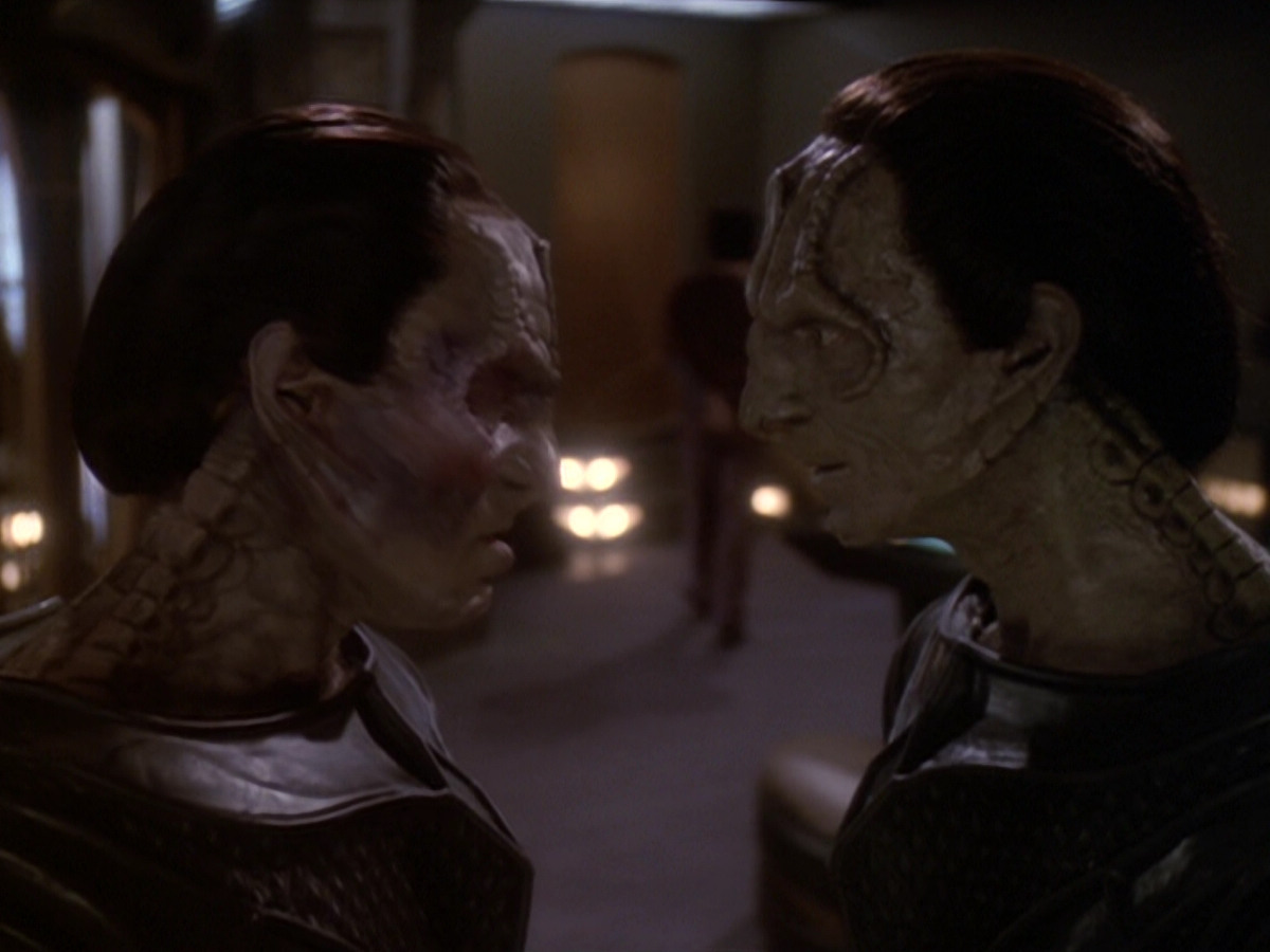 extant_StarTrek_DS9_6x05-FavorTheBold_03233.jpg
